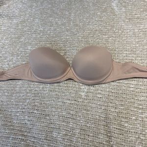 Victoria’s Secret Pink strapless push up bra